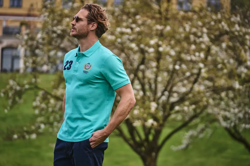 Hombre con polo - Colección verano VINSON