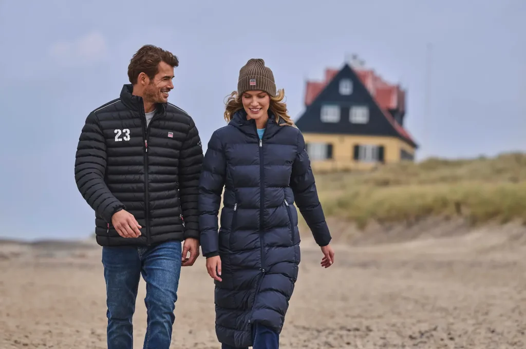 Vinson hombre y mujer con chaquetones de invierno