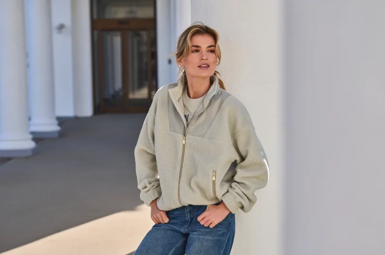 Mujer con polar - Colección otoño invierno VINSON