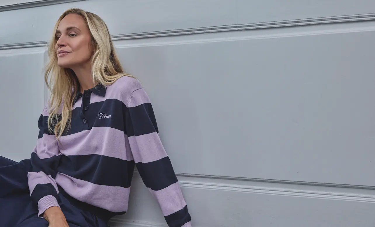 Mujer con polo rugby de rayas marino y lila - Estilo preppy VINSON