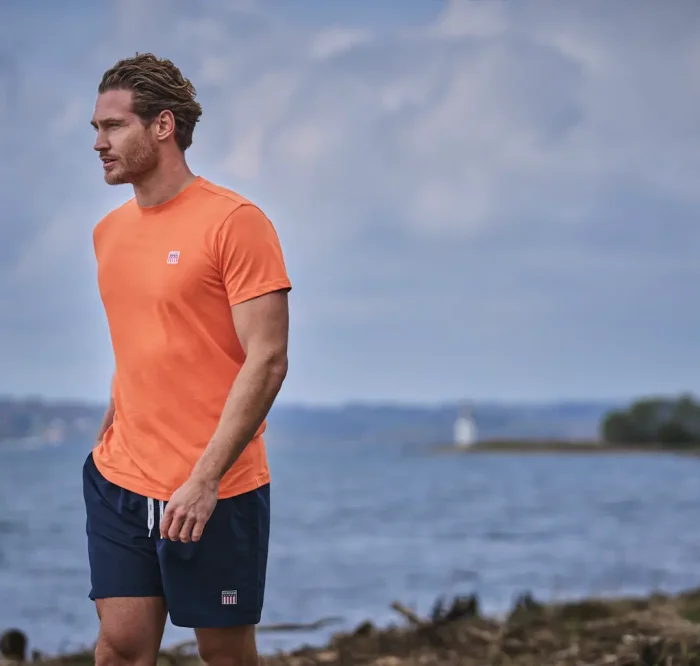 Camiseta naranja y pantalón corto de hombre - Colección verano VINSON